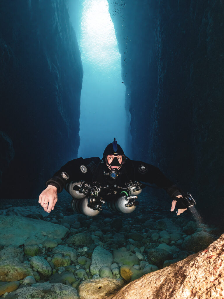 Plongeur sidemount technique caverne