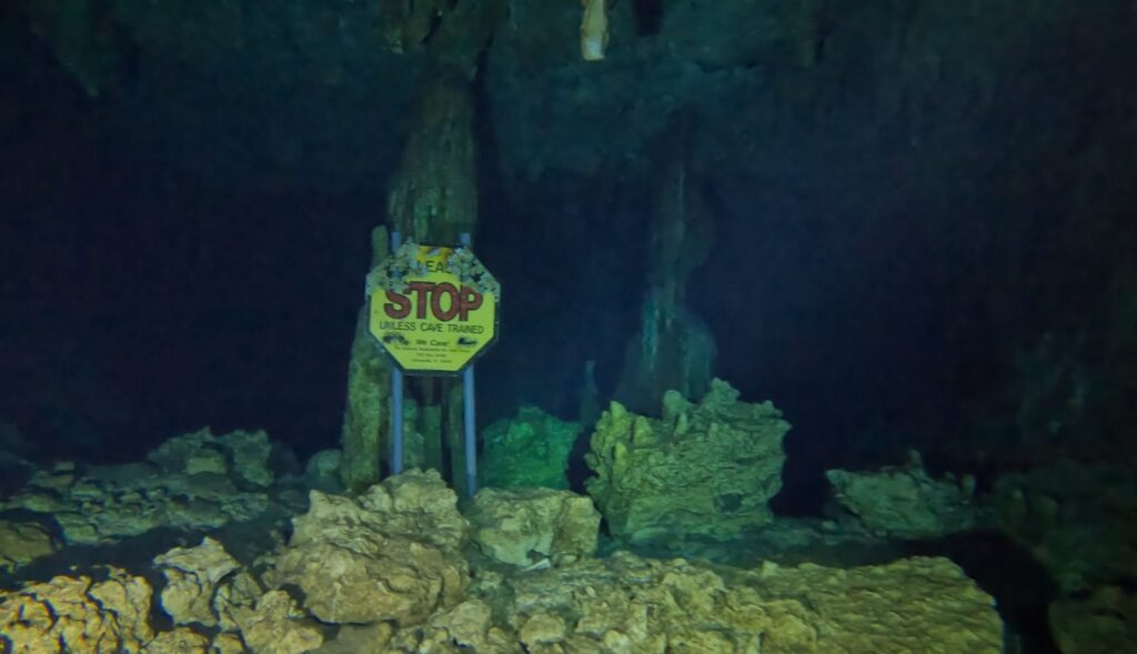 stop cenote carwash Signal de stop caverne cenote carwash