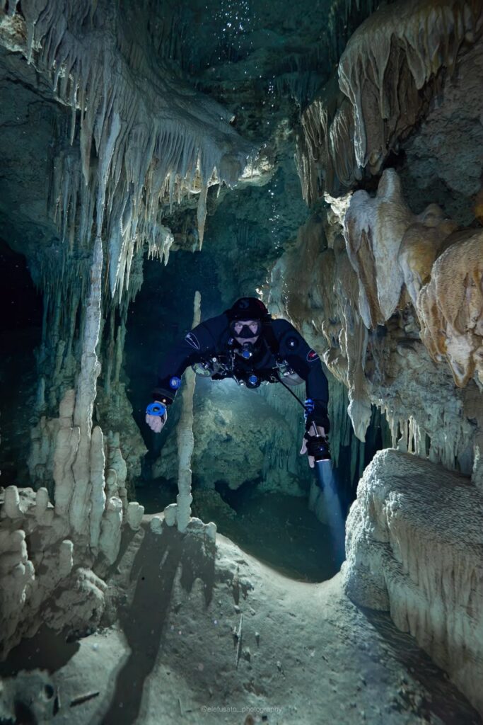 julien garnier dans une grotte mexicaine julien garnier dans une grotte mexicaine