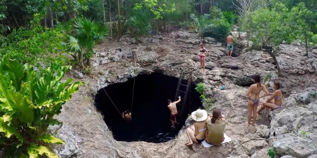 entrance cenote calavera
